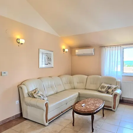 Coral, Klimno, Island Krk Apartmán *